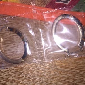 Avon Jewelry - NEW IN BOX Gold and tigers eye earrings Avon Jewelry - NEW IN BOX Gold and tigers eye earrings